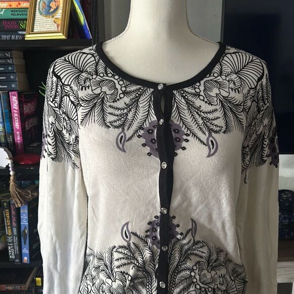 Escio Size Large Black & Off white Floral Print Cardigan - Picture 2 of 5